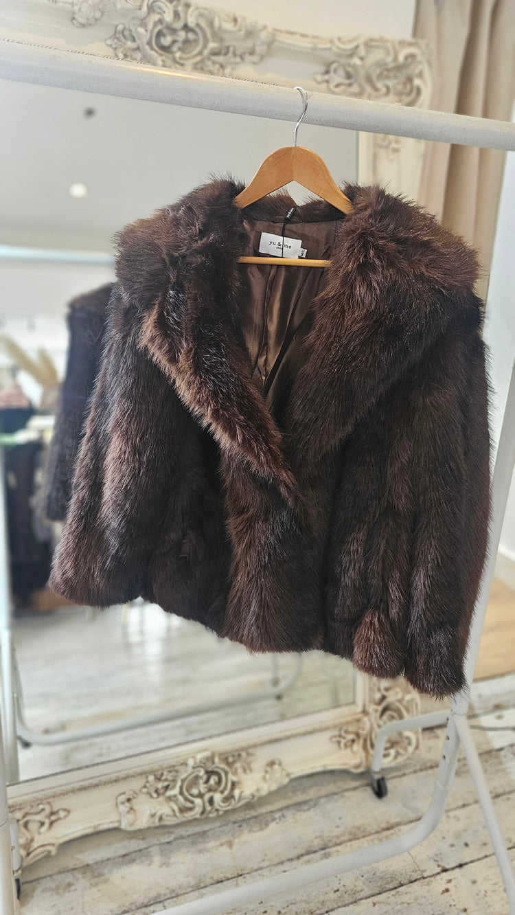 Jennifer vintage style chunky faux fur jacket in chocolate