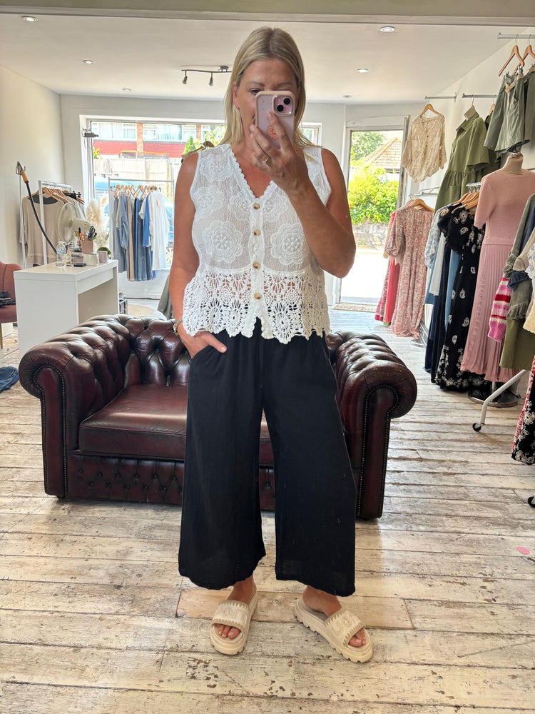 Remi Linen blend cropped trouser in black