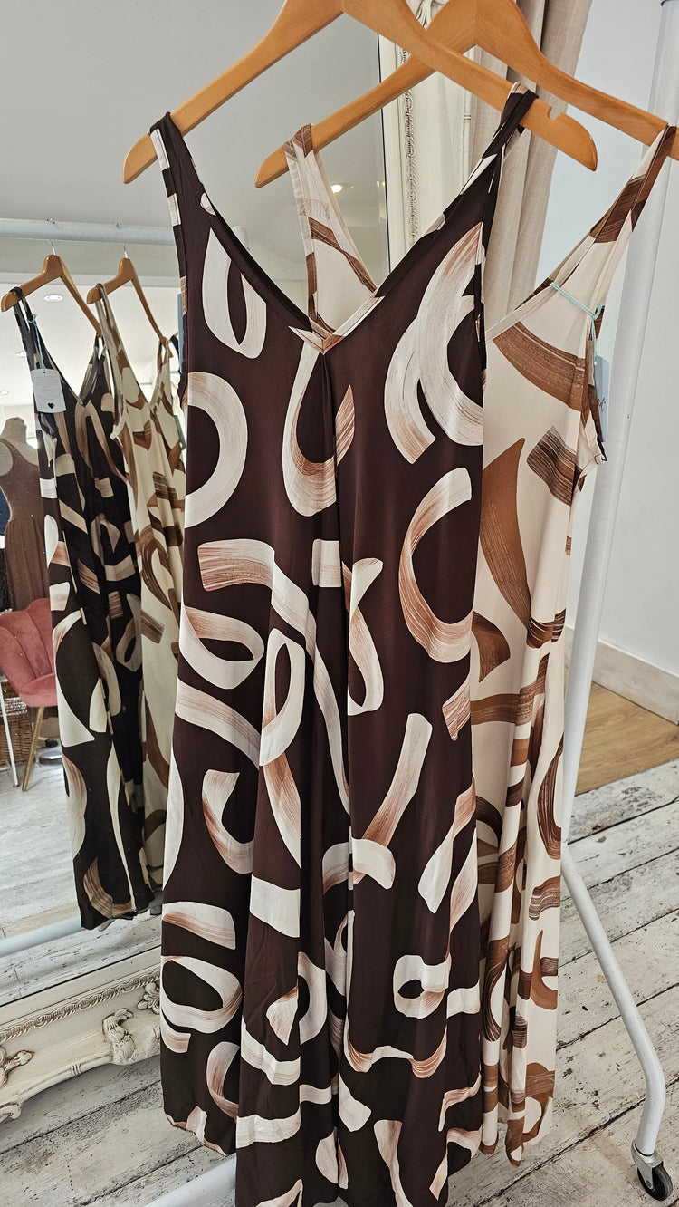 Mia Patterned maxi dress in chocolate
