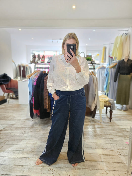 MAISIE BRODERIE ANGLAISE FRILL BLOUSE IN WHITE