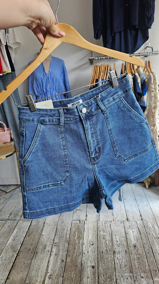 Stretchy pocket detail denim shorts