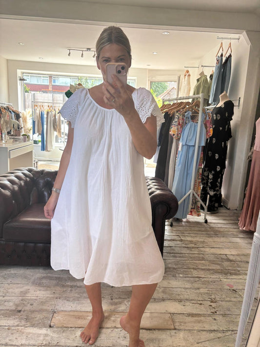 Broderie ANGLAISE sleeve dress in white