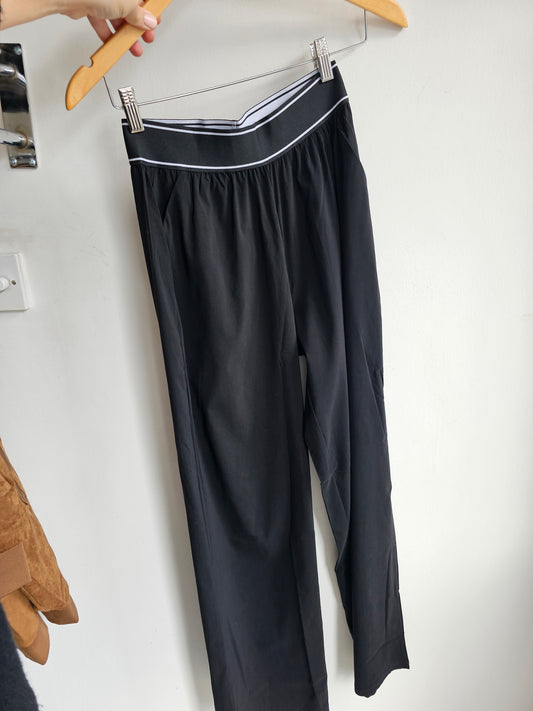 HARLOW WIDE LEG BANDED WAIST TROUSERS IN BLACK