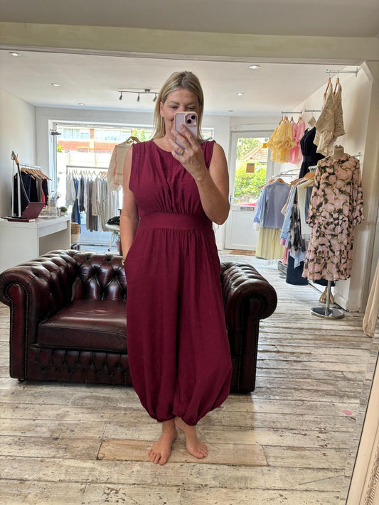 HOLLIE ELASTICATED SLEEVELESS HAREM JUMPSUIT IN WINE