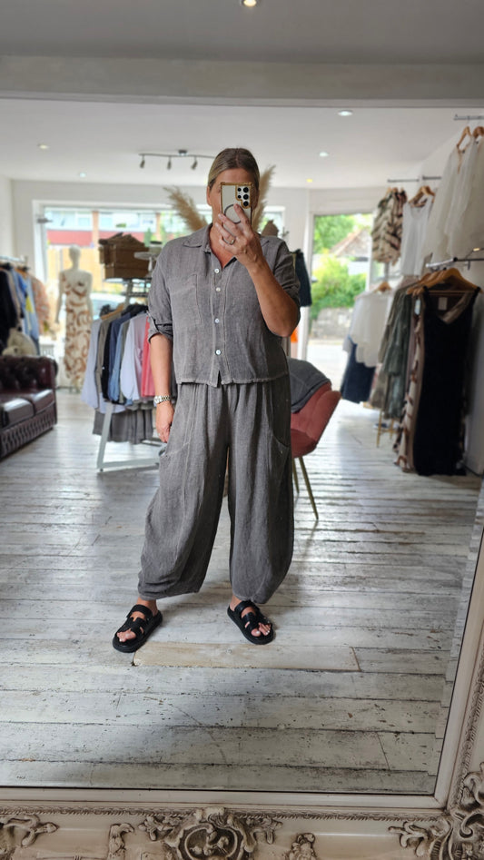 NANCY LINEN BLEND CROPPED SHIRT IN Truffle