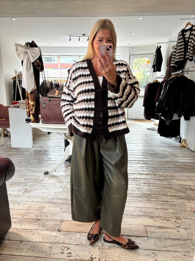 RITA LEATHER LOOK BARREL LEG TROUSER IN OLIVE
