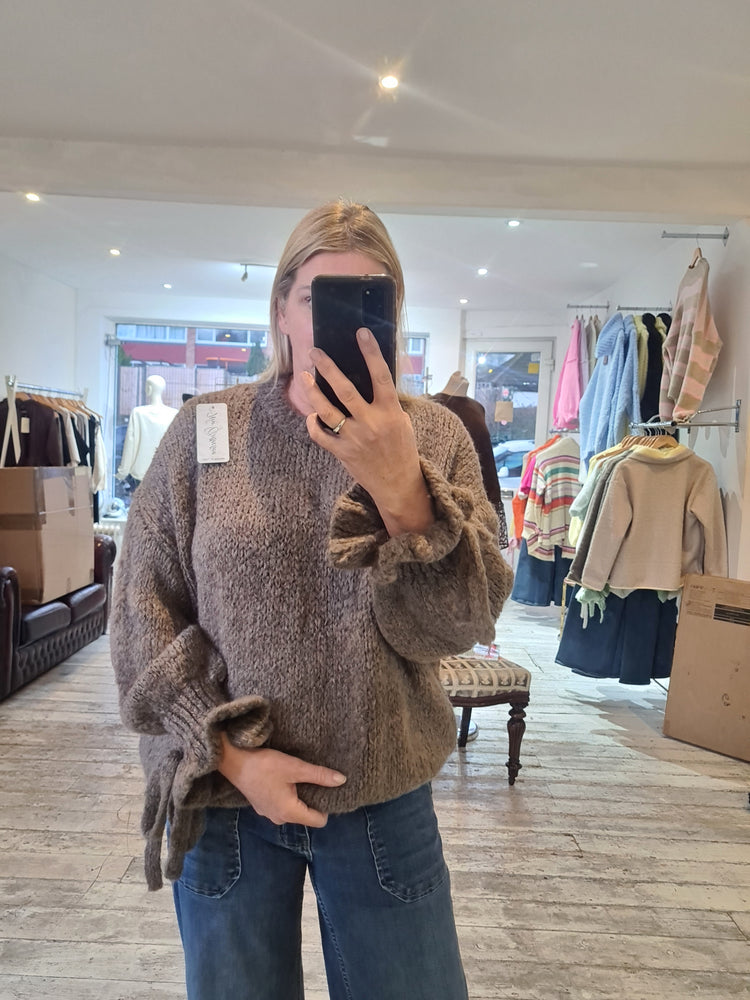 Posie Tie sleeve detail knit in mushroom