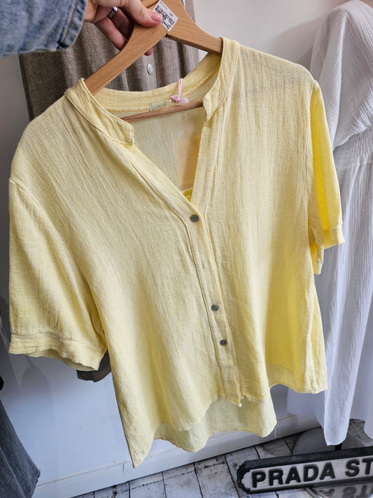 Thalia Linen Blend V Neck Top in lemon