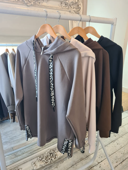 Hattie Leopard Drawstring in mocha