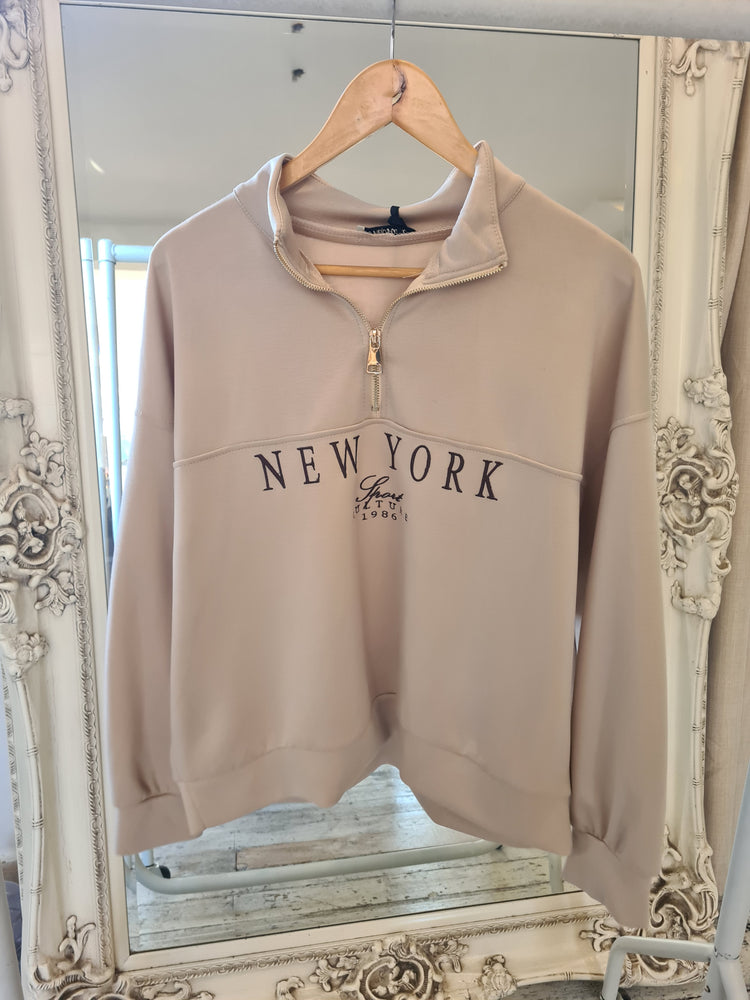 NEW YORK EMBROIDERY ZIP UP SWEATSHIRT IN BEIGE