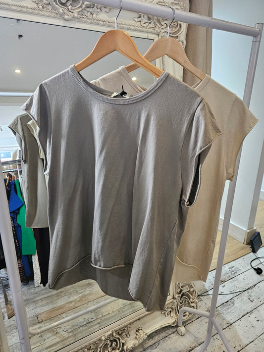 STELLA CAP SLEEVE ROLLED EDGE TOP IN MOCHA