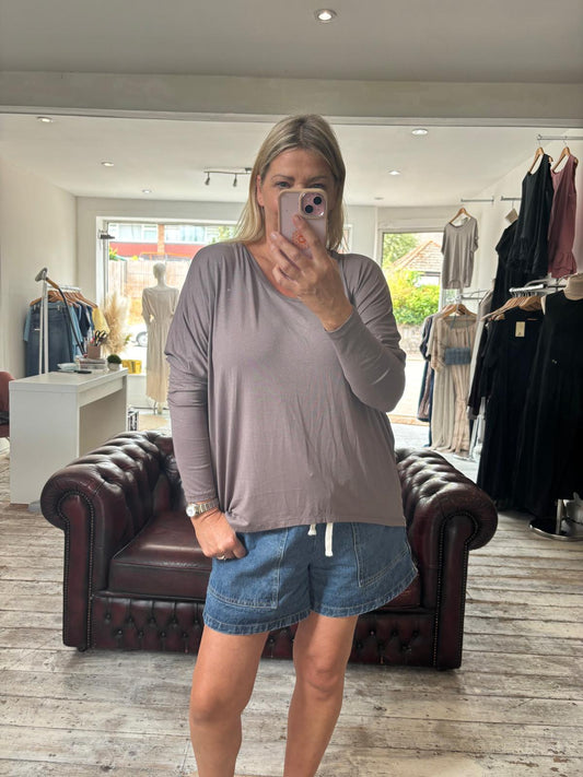 Basic high low long sleeve top in mocha