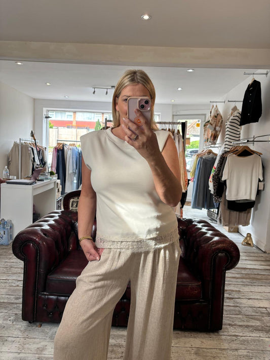 LACE TRIM PADDED SHOULDER TOP IN BEIGE