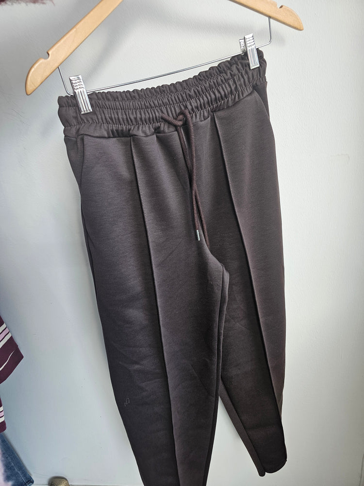 Hudson Tapered front seam joggers in chocolate
