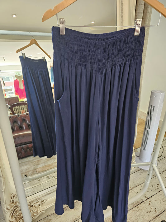 SHIRRED WAIST WIDE LEG TROUSERS IN NAVY