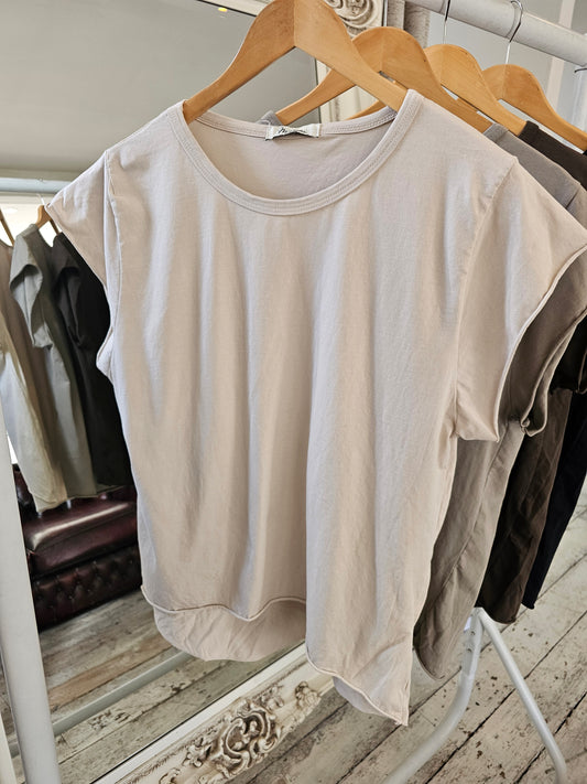 STELLA CAP SLEEVE ROLLED EDGE TOP IN BEIGE