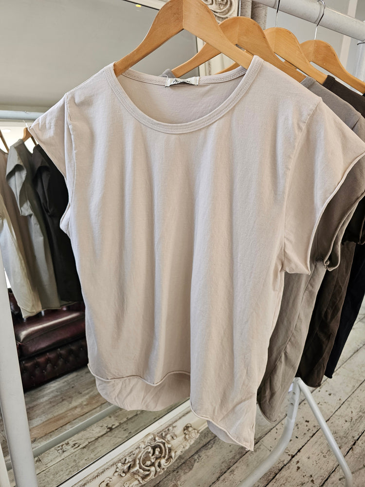 STELLA CAP SLEEVE ROLLED EDGE TOP IN BEIGE