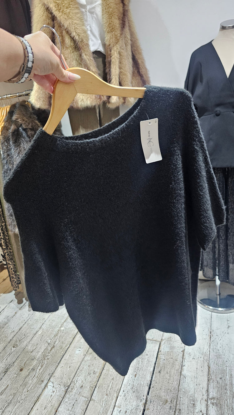 Betsy crew neck half sleeve soft knit jumper in black