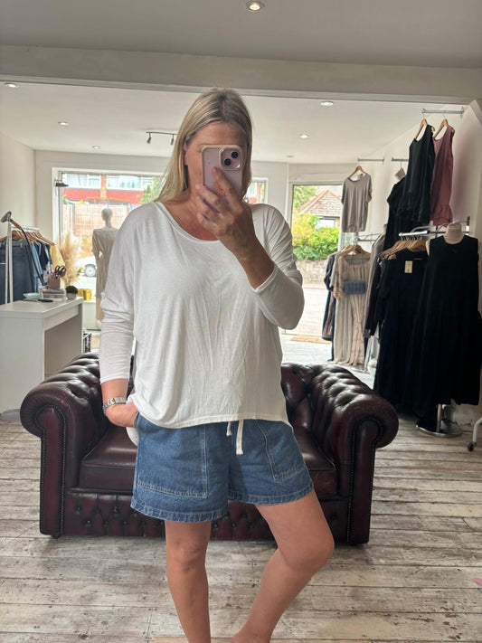Basic high low long sleeve top in white