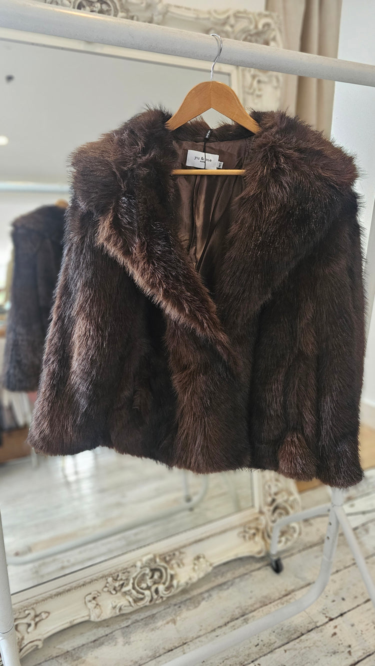 Jennifer vintage style chunky faux fur jacket in chocolate