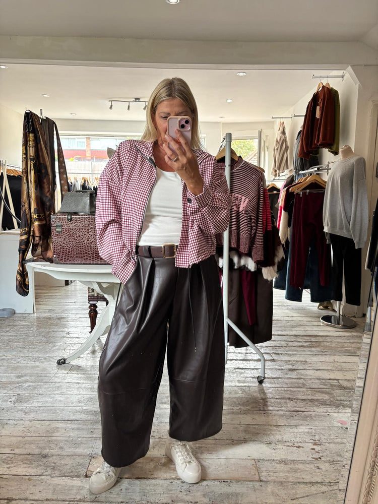 RITA LEATHER LOOK BARREL LEG TROUSER IN CHOCOLATE