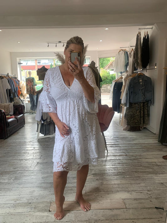 Poppy lace dress in white