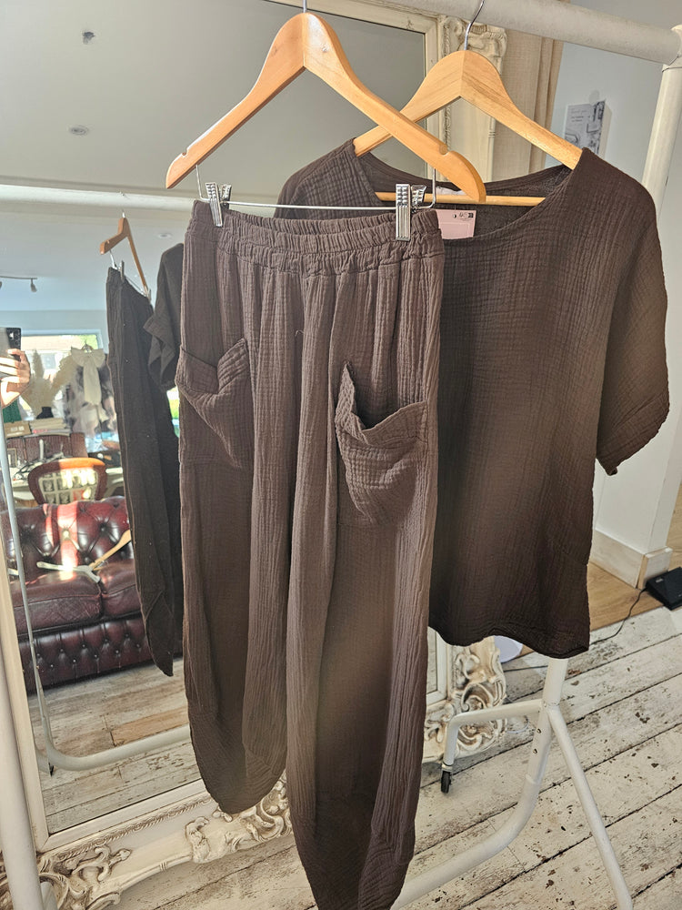ELSIE CHEESECLOTH TWO PIECE SET IN chocolate