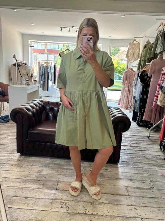 STELLA SHORT SLEEVE SMOCK SHIRT DRESS IN KHAKI GREEN