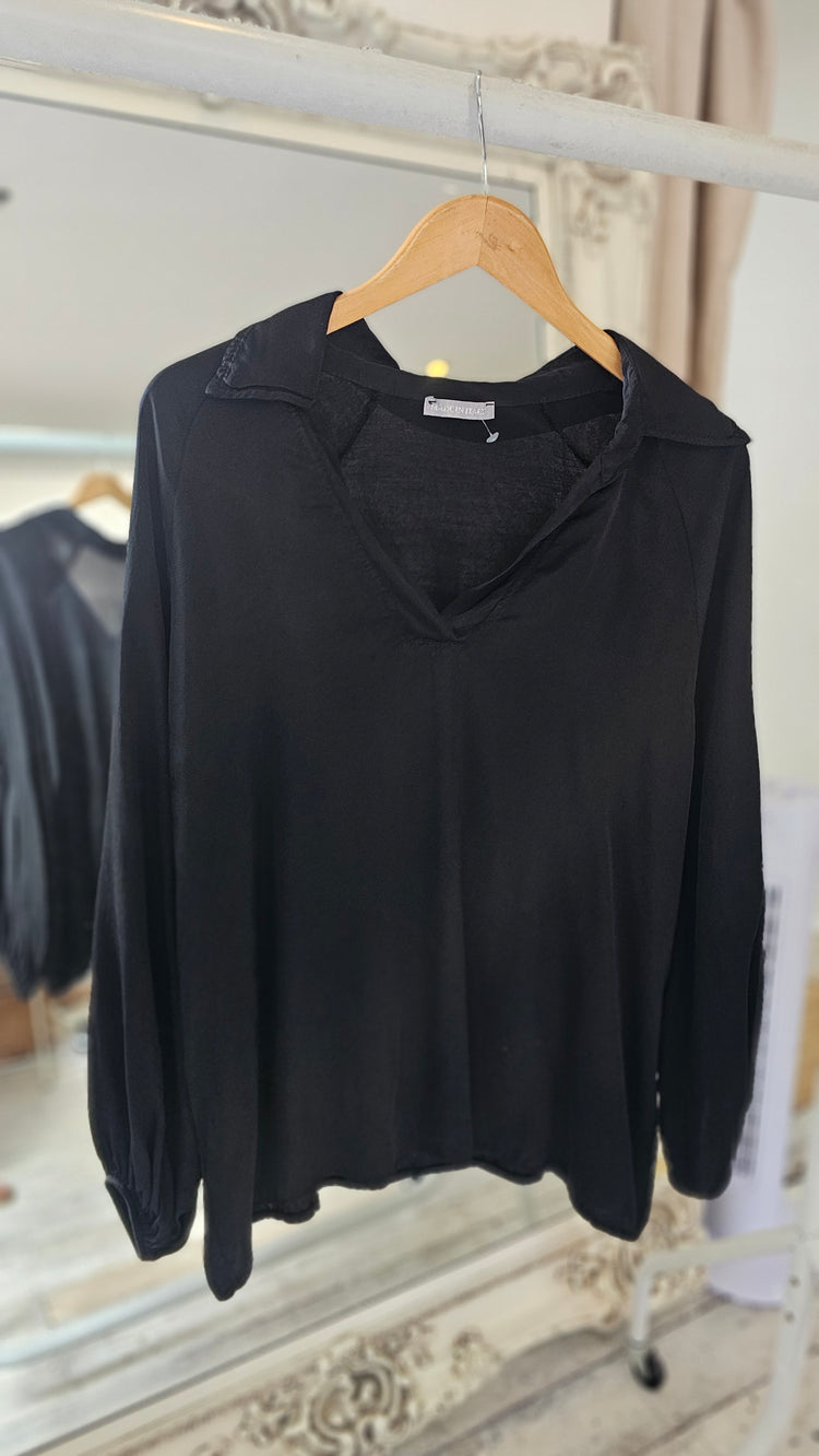V NECK SATIN BLOUSE IN BLACK