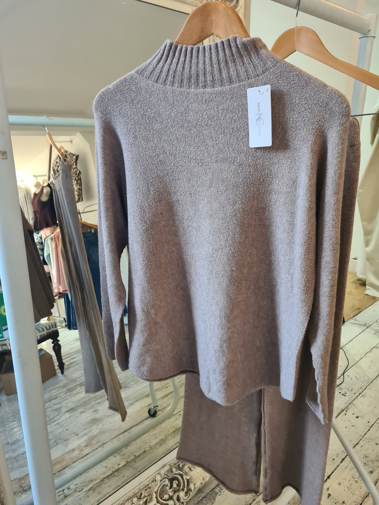 Winnie Soft Ribbed Cuff Two Piece in mocha