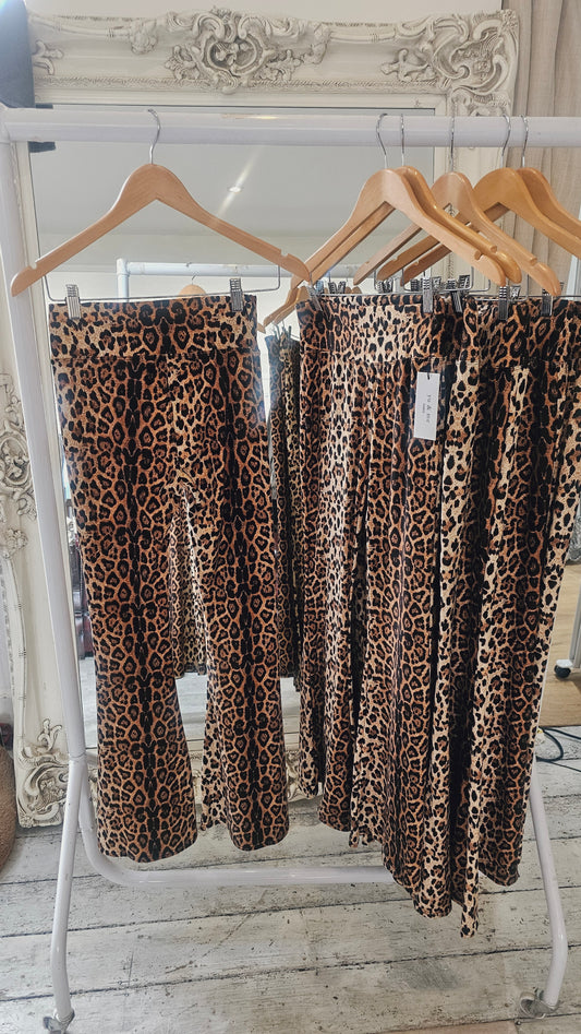Leopard bell bottom legging