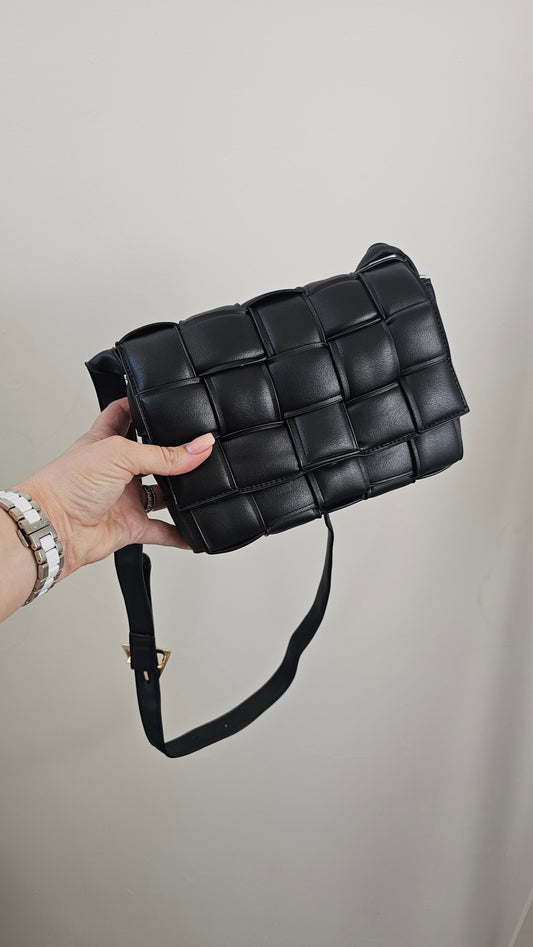 Sadie woven bag in black