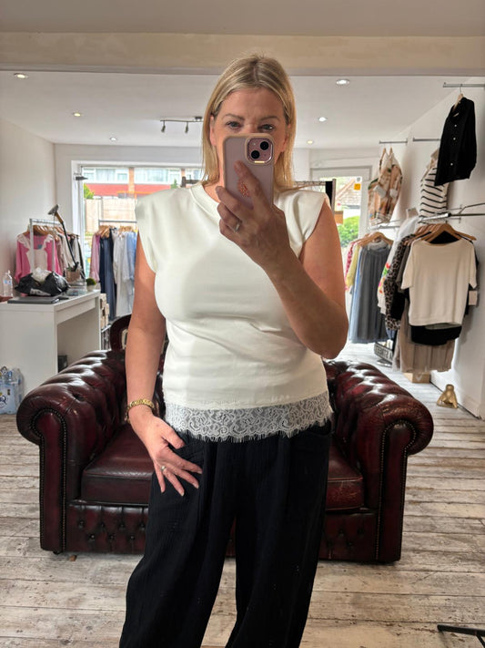 LACE TRIM PADDED SHOULDER TOP IN WHITE