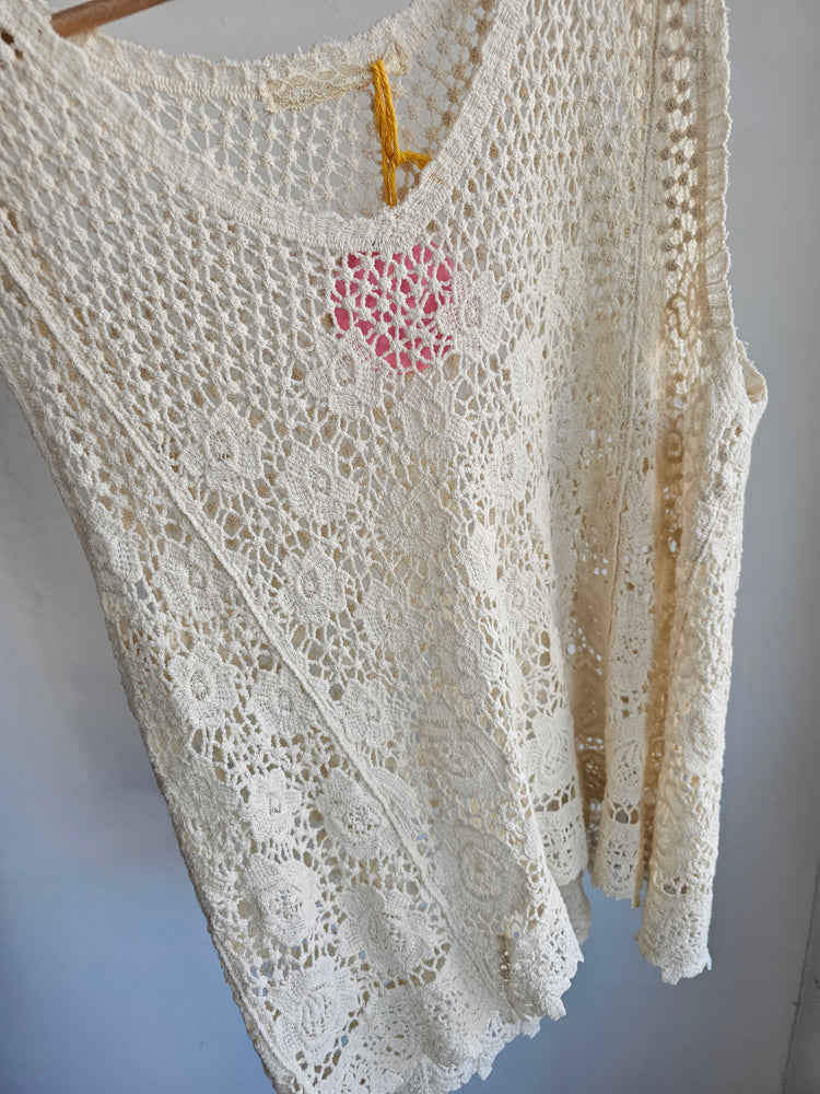 Sleeveless floral detail crochet top in beige