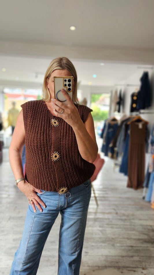 Sofia Brooch detailed knitted waistcoat in Chocolate