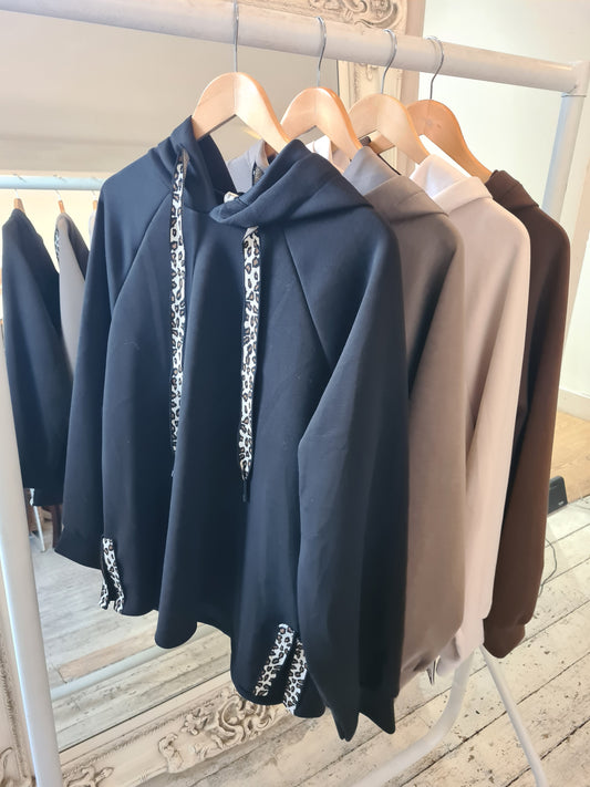 Hattie Leopard Drawstring in black