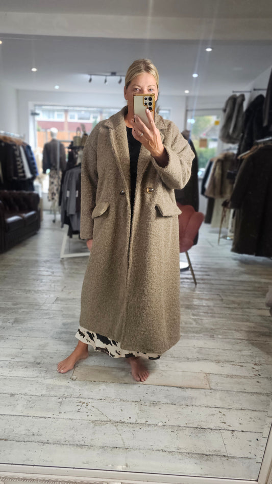 Willow Boucle Double Button Oversized Coat in Mocha