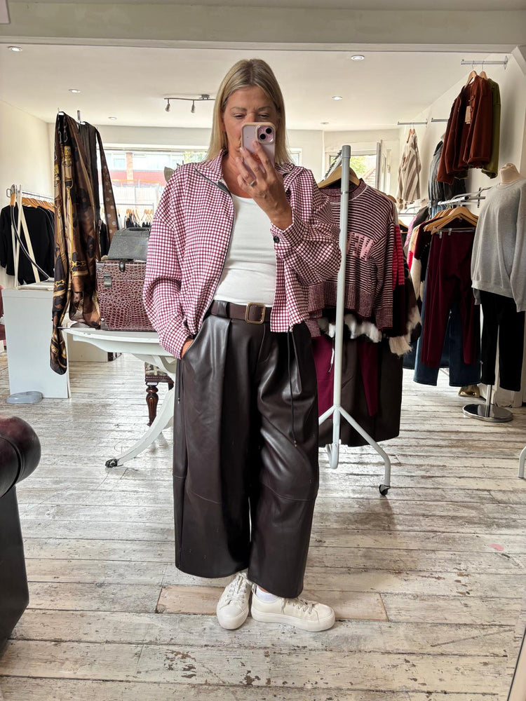 RITA LEATHER LOOK BARREL LEG TROUSER IN CHOCOLATE