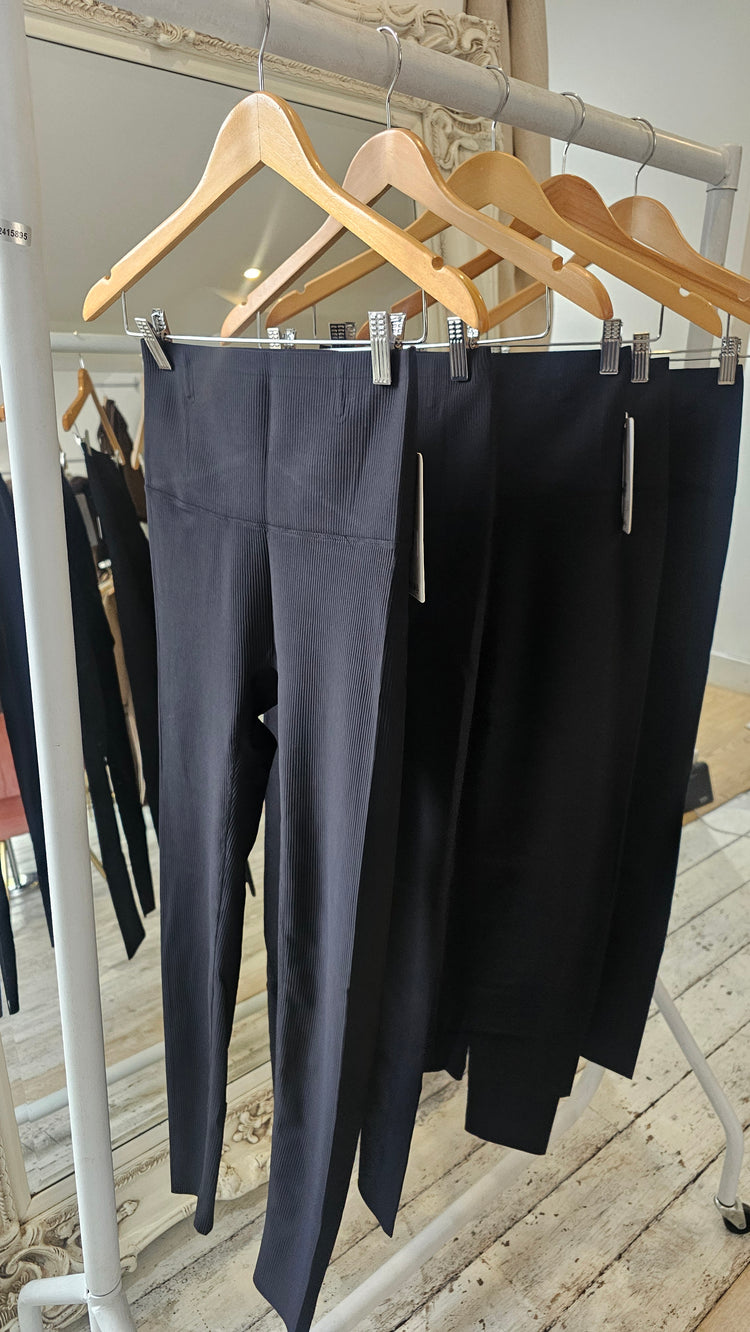 Ribbed energy leggings in black